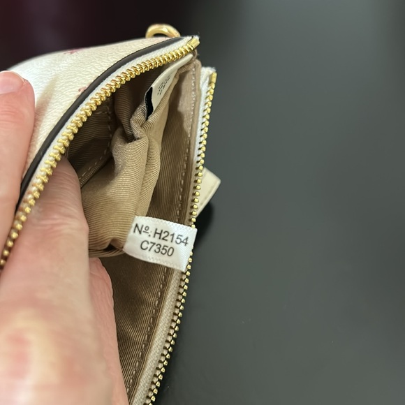 EUC Coach White and Pink Star Wristlet - Picture 9 of 12